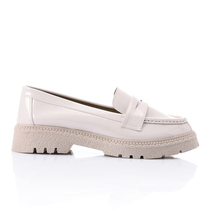 Tassel loafers in shinny beige faux leather