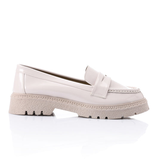 Tassel loafers in shinny beige faux leather