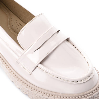Tassel loafers in shinny beige faux leather