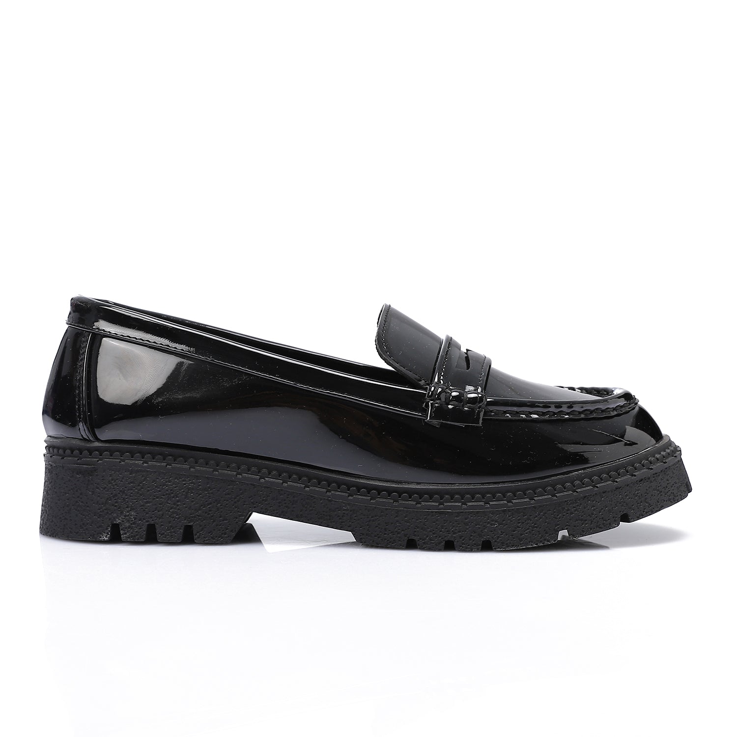 Tassel loafers in shinny black faux leather