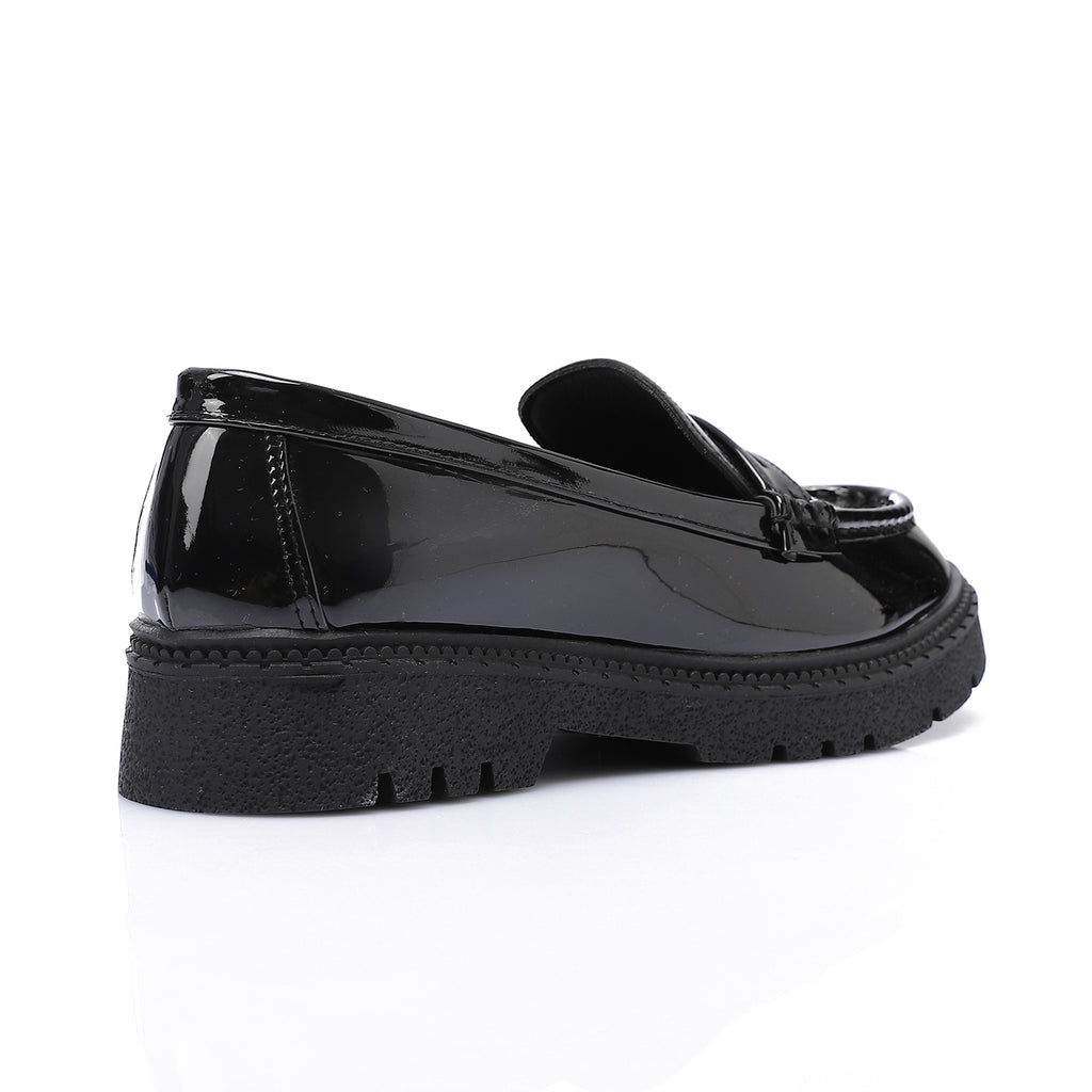 Tassel loafers in shinny black faux leather