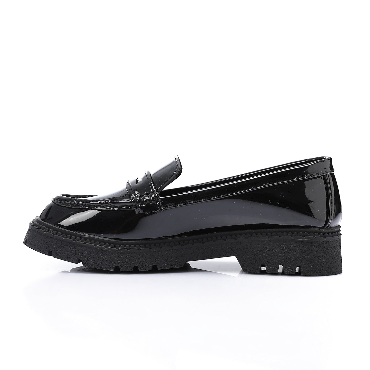 Tassel loafers in shinny black faux leather