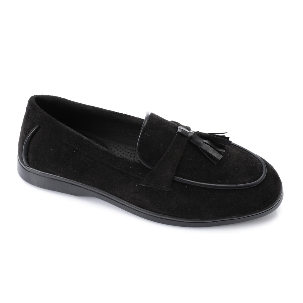 Tassel loafers in black suede leather