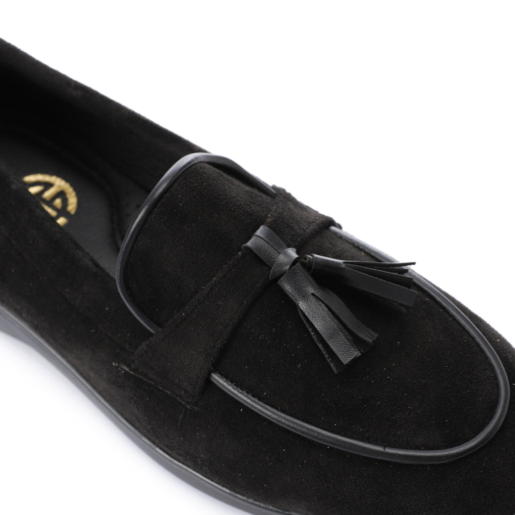 Tassel loafers in black suede leather