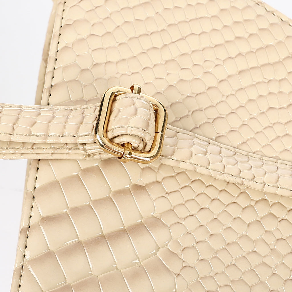 Triangle trendy essential hand bag